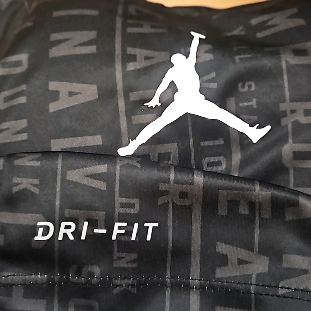 Nike Air Joran Boy - Dri Fit Hooded Long Sleeve - Picture 6 of 6